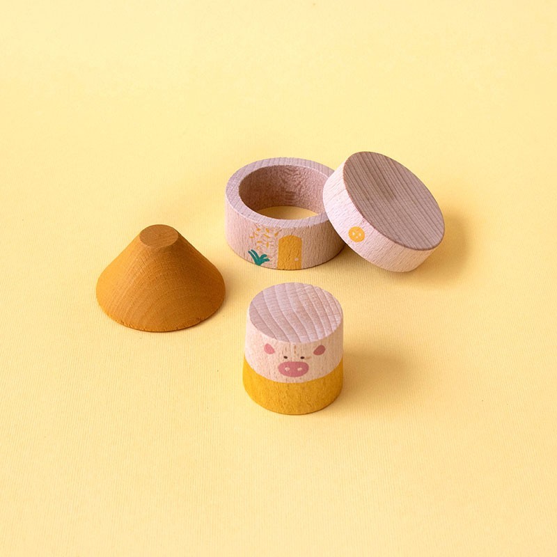 wooden toy of the 3 little pigs